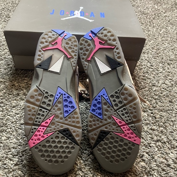 Jordan 7 Retro SE
Sapphire - Picture 7 of 11